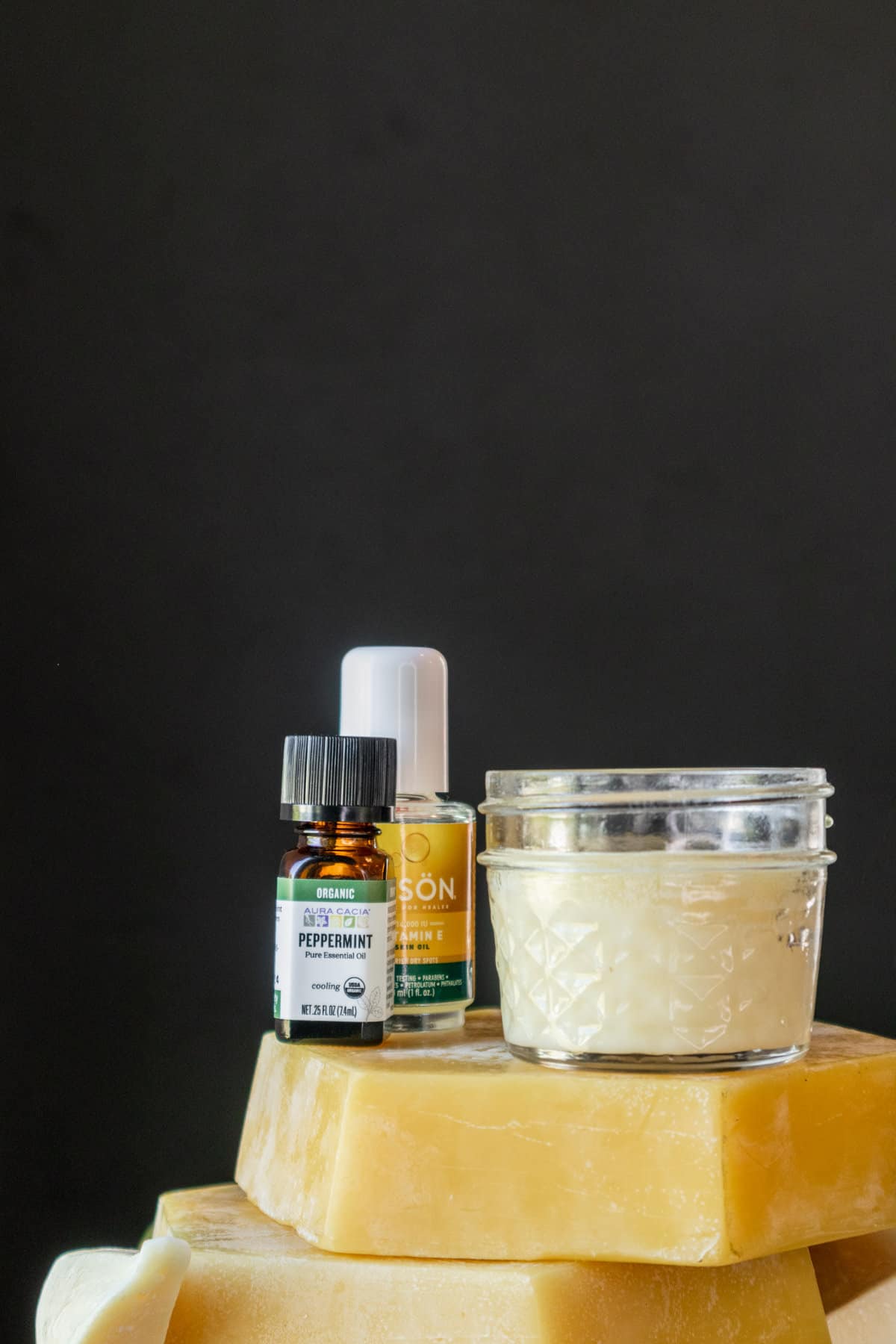 Moisturizing Lip Balm Recipe with Beeswax (or Without Beeswax)