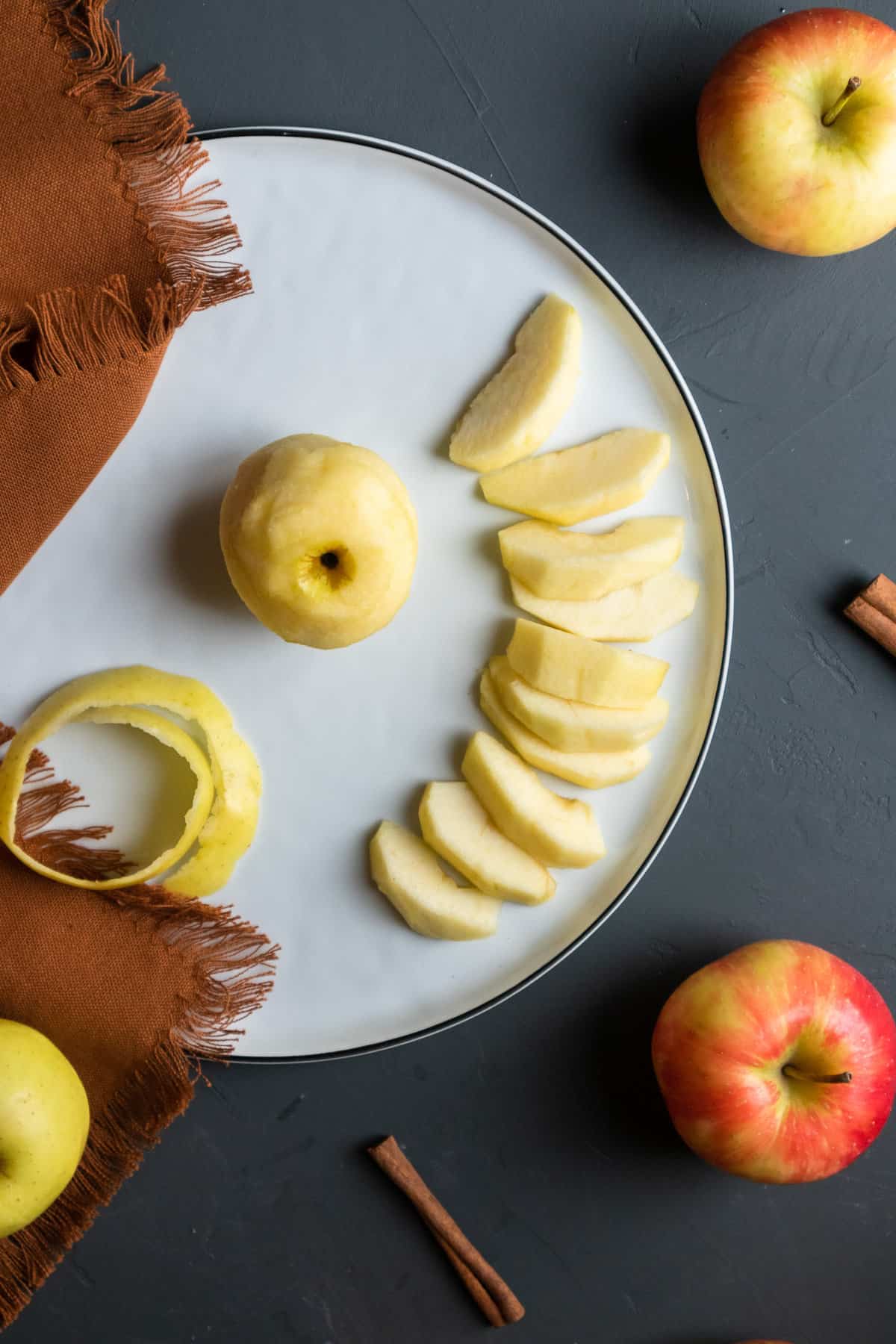Peeled apples and apple slices on a plate